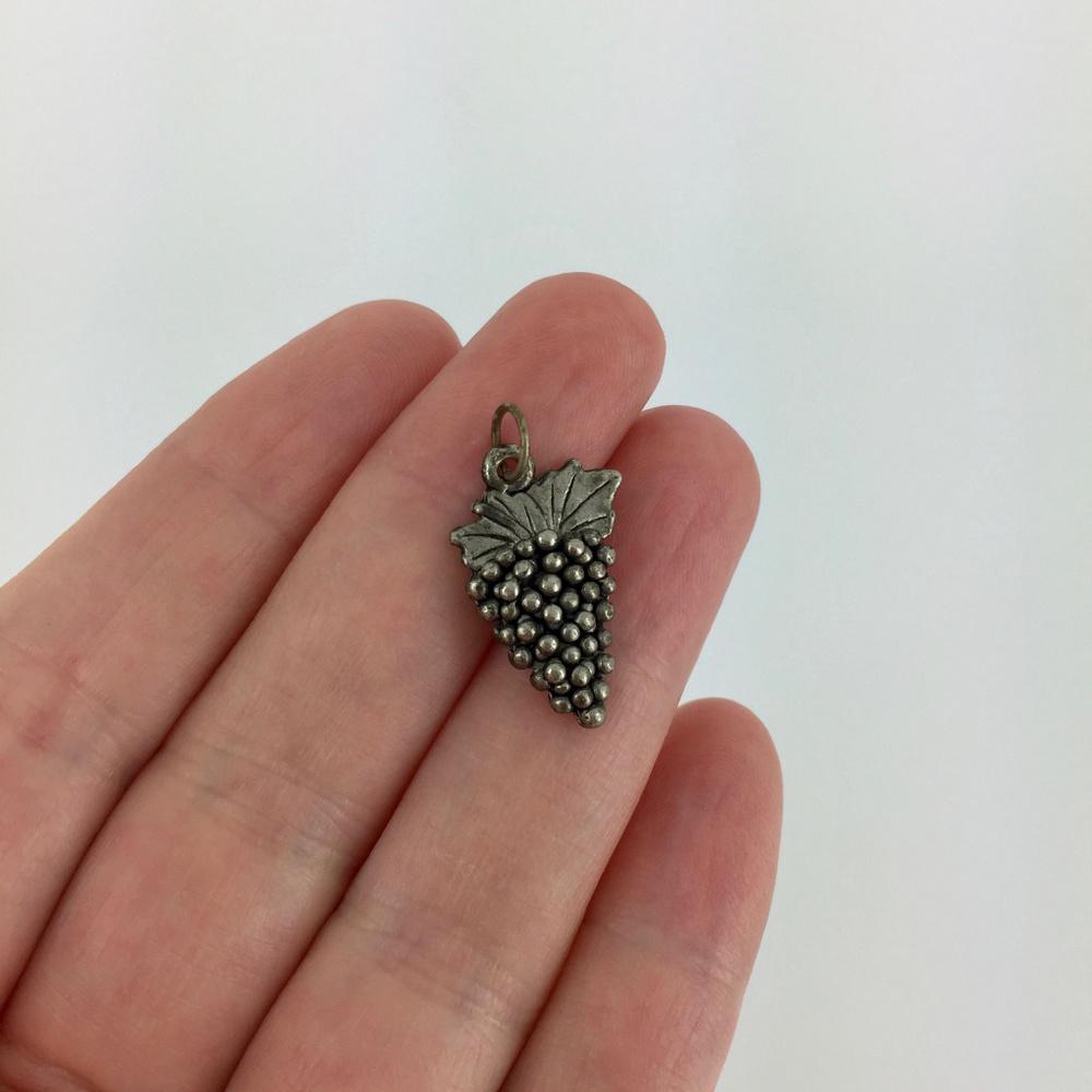 VINTAGE GRAPES MILAGROS 🍇 FERTILITY TALISMAN . FOLK CHARM . AMULET . EX-VOTO